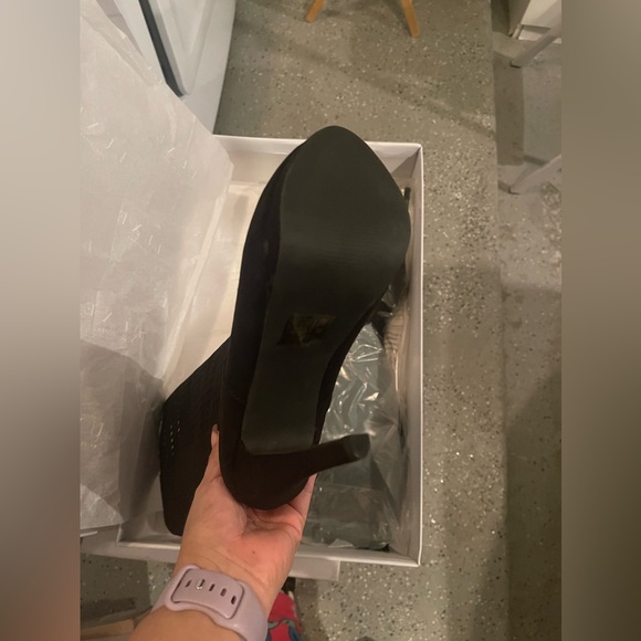 High BOOTS 👢 - Picture 2 of 6